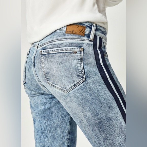 NWT MAVI denim Ava boyfriend Jean light indigo stripe - Picture 5 of 10